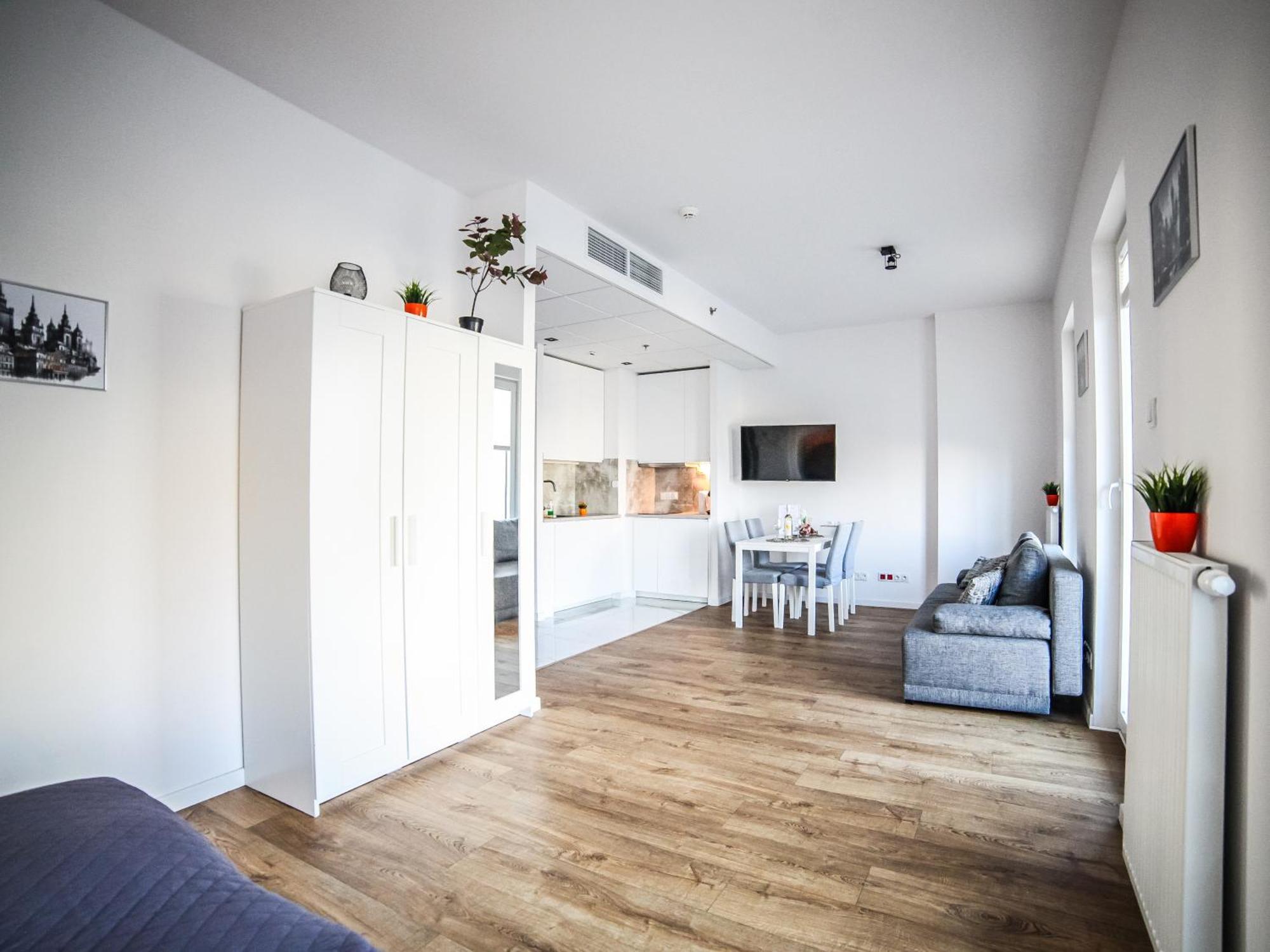 Big City Life - Bliska Wola Tower A Apartment